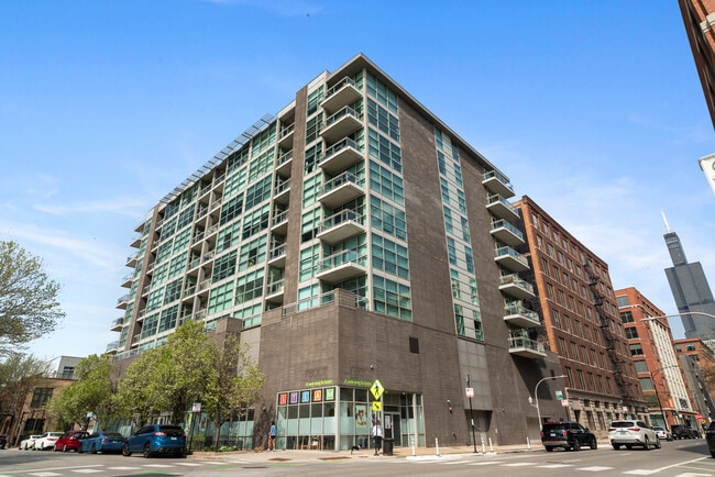 Building Photo - 225 S Sangamon St Unit 802 Rental