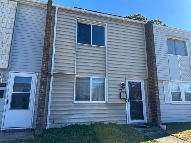 Building Photo - Centrally Located 2 BR Green Townhome with Fenced Patio