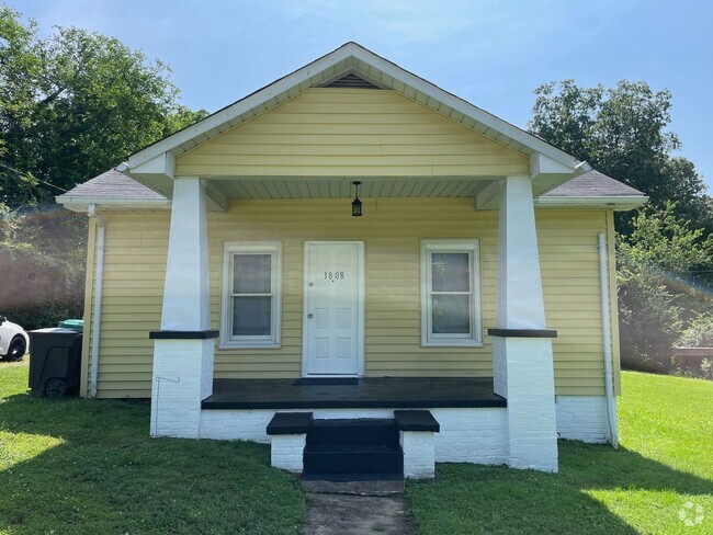 Building Photo - NEWLY RENOVATED 3 BED, 1.5 BATH WITH BONUS... Rental