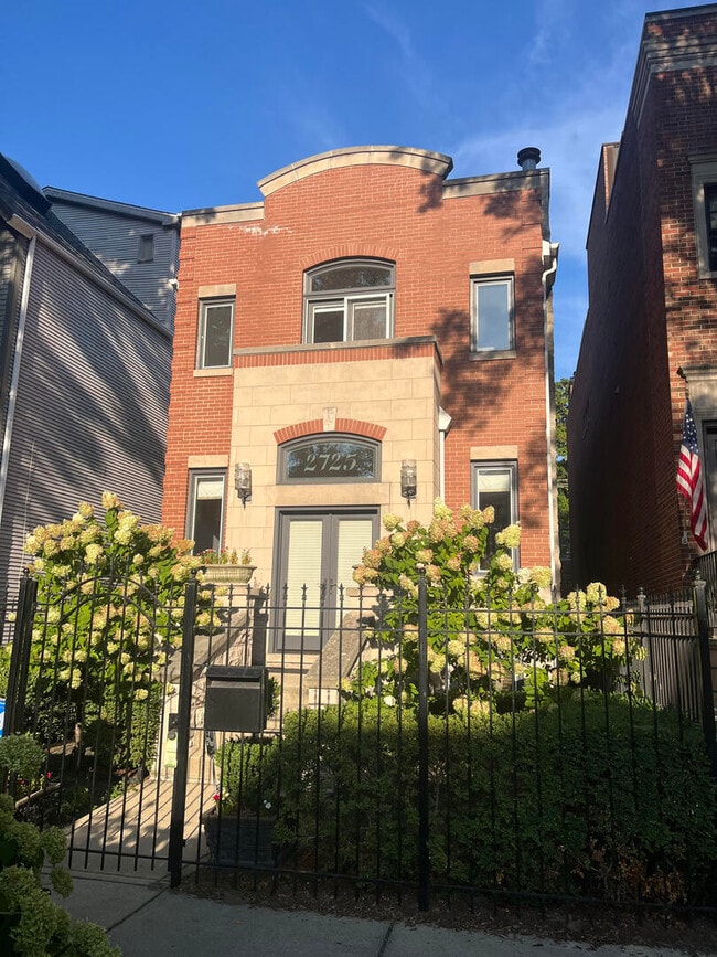 Building Photo - 2725 N Magnolia Ave