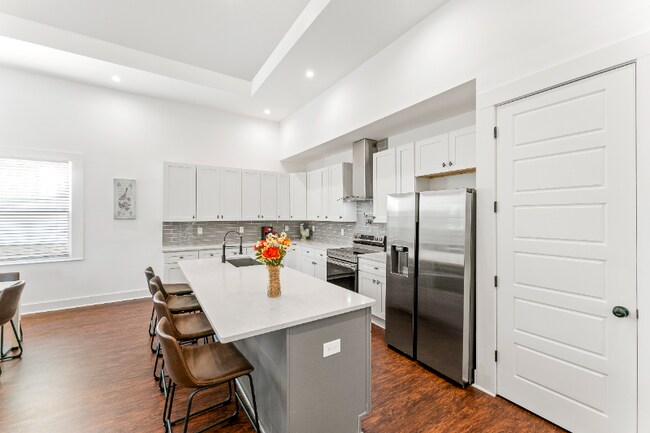 Photo - 965 Ashby Grove SW