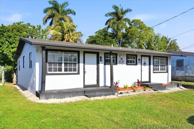 Photo - 270 SW 10th Ave