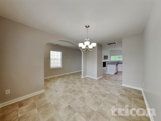 Photo - 910 Statler Dr