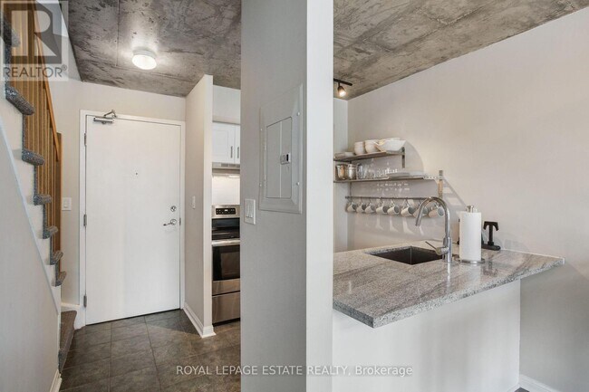 Photo - 1029 King St W Unit 837