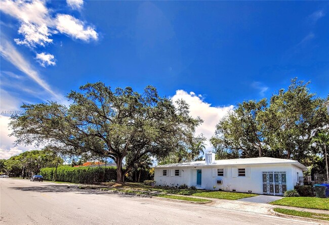 Photo - 828 NE 76th St House