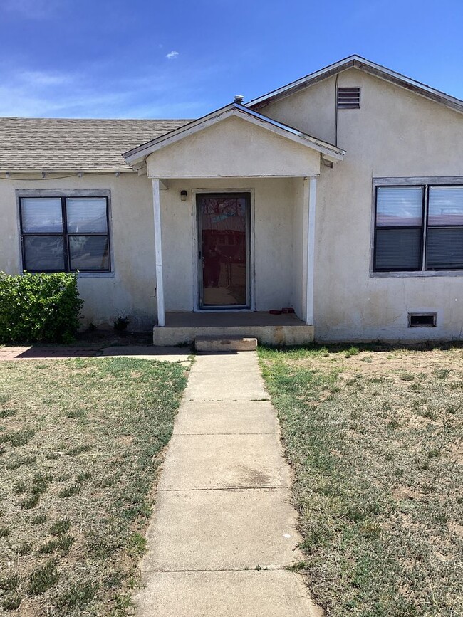 Building Photo - Newly Renovated 2Bedroom! Located in Porta...