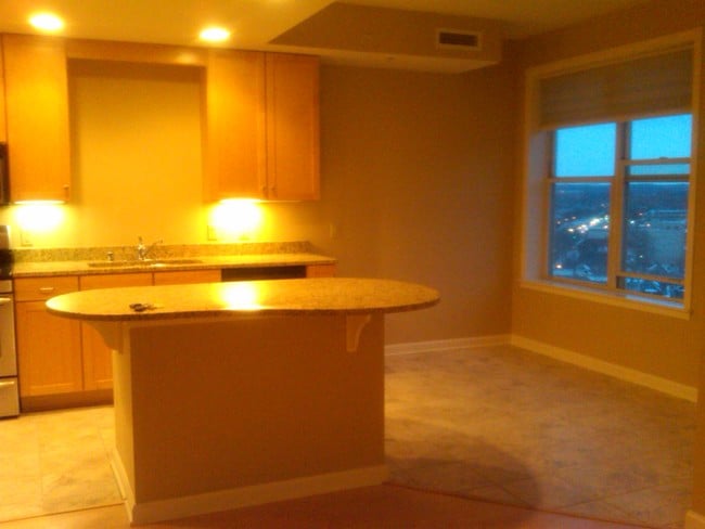 Photo - 360 W Washington Ave Unidad 1015
