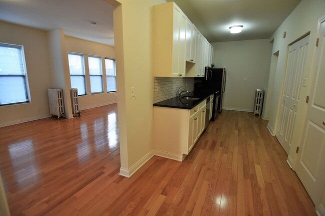 Photo - 720 W Grace St Unit 3S