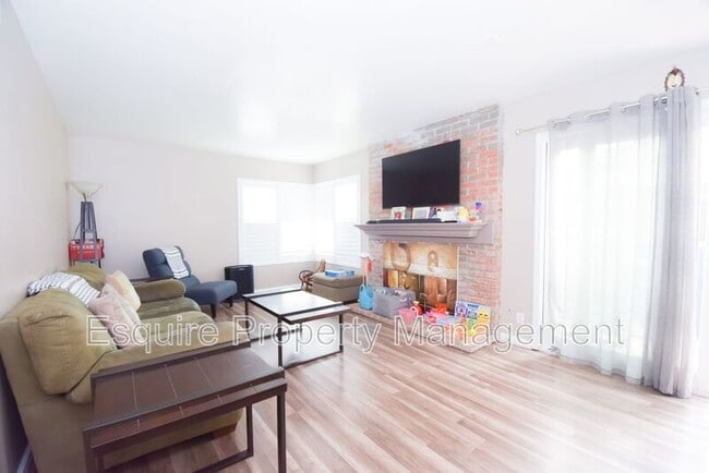 Photo - 1887 Montgomery Ave