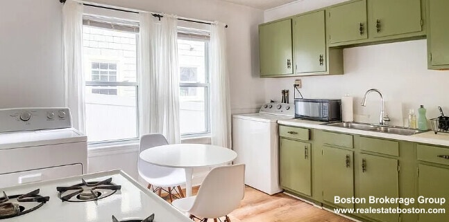 Building Photo - 122 Hillside St Unit 1