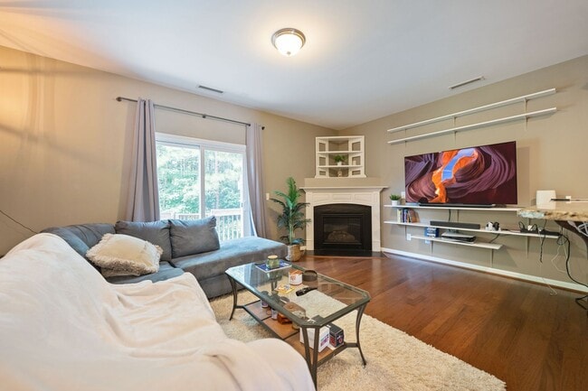 Photo - 3bed/2.5 bath Townhouse Near NCCU & Southpoint Mall!