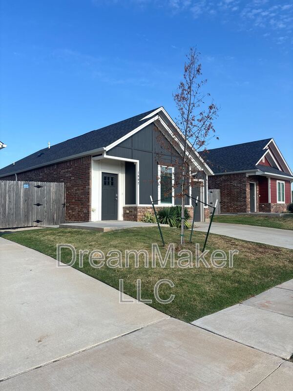 Photo - 1002 Riva Pkwy