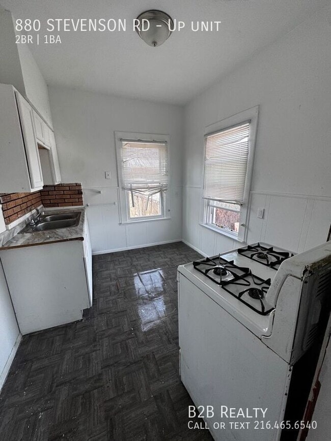 Photo - 880 Stevenson Rd Unit Up