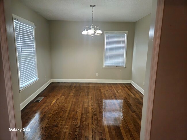 Comedor - 2104 Beattie Rd