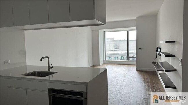 Building Photo - 99 Hudson St Unit 1412 Rental