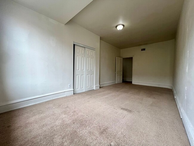 Photo - Fantastic Oakland 3BR! 2 FULL Bathrooms / ... Unit 34602
