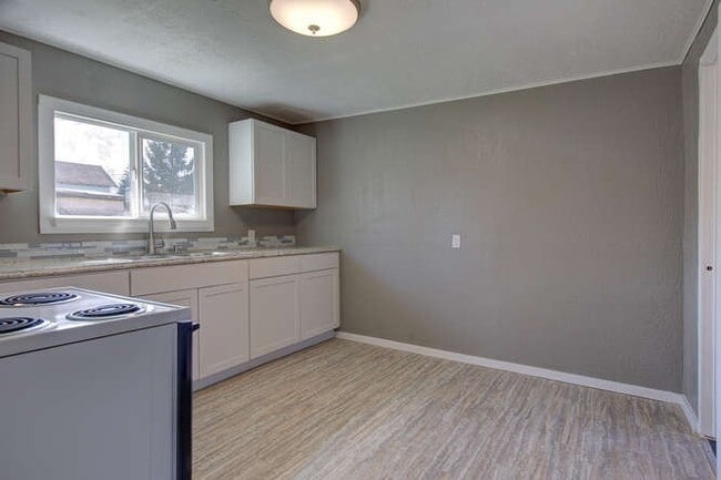 Photo - 1339 NE Logan St