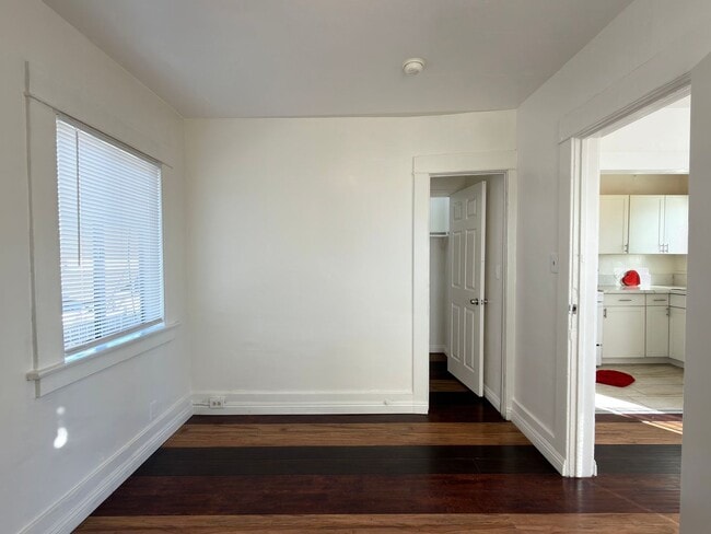 Photo - **2255 Linden Ave Long Beach** Downstairs 1 bedroom 1 bath !!2 weeks free OAC!! Unidad 2255