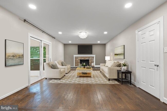 Photo - 9472 Lapstrake Ln