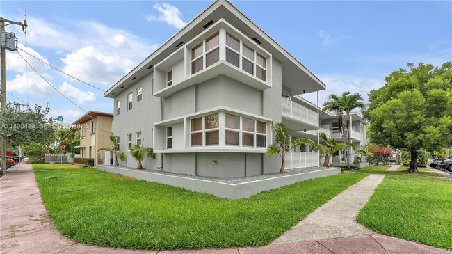 Building Photo - 1905 Calais Dr Unit 5