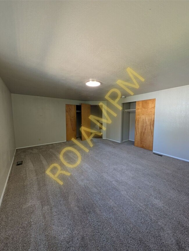 Photo - Spacious 4-Bedroom Home in Prime Twin Fall...