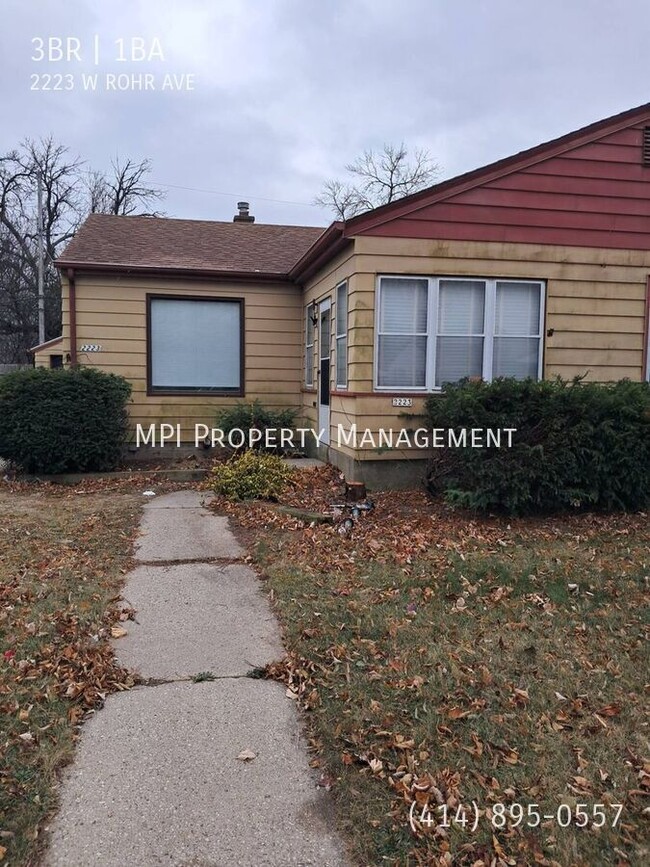 2223 W Rohr- 3 Bedroom Single Family House - 2223 W Rohr- 3 Bedroom Single Family House