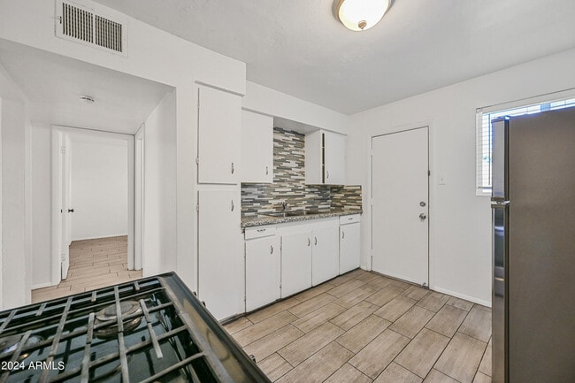 Photo - 903 N 22nd Pl