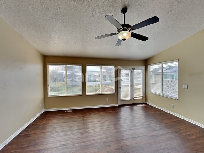 Photo - 117 E 1875 N