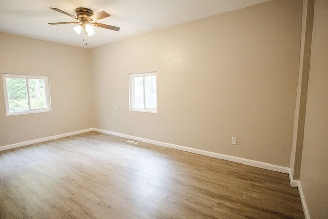 Photo - Very nice three bedroom 2 bathroom house available for rent!