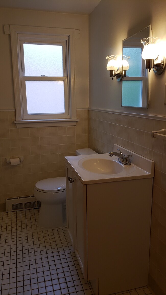 Photo - 166 Longmeadow Rd Unit apt 4