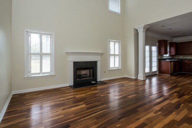 Photo - 4004 Annandale Main NW