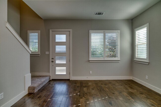 Photo - GORGEOUS 3 BEDROOM TOWNHOUSE LOCATED IN FORT WORTH!