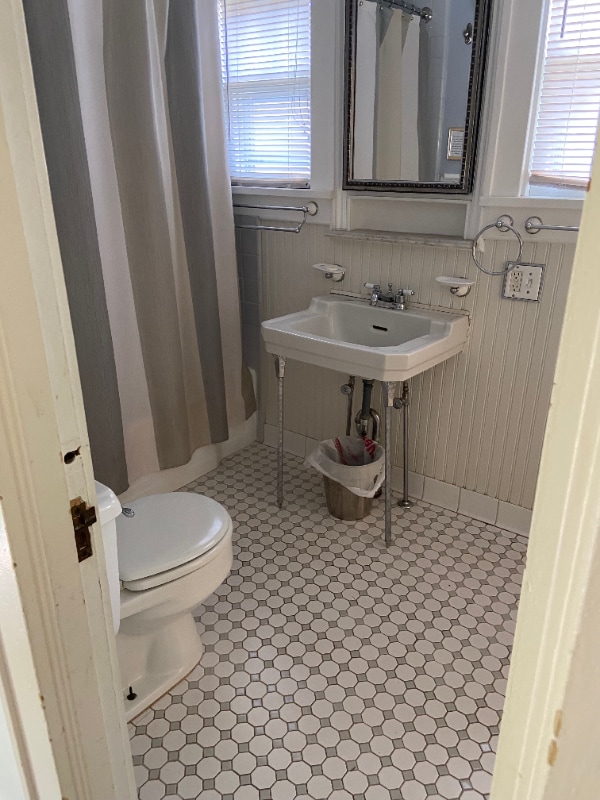 Photo - 307 W Eighth St