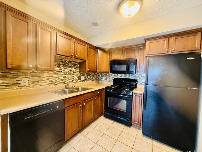Photo - 1112 Ekstam Dr