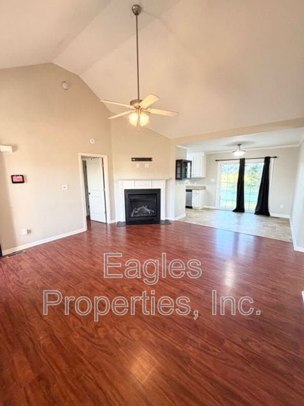 200 Labrador Ct