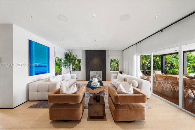 Photo - 244 W San Marino Dr