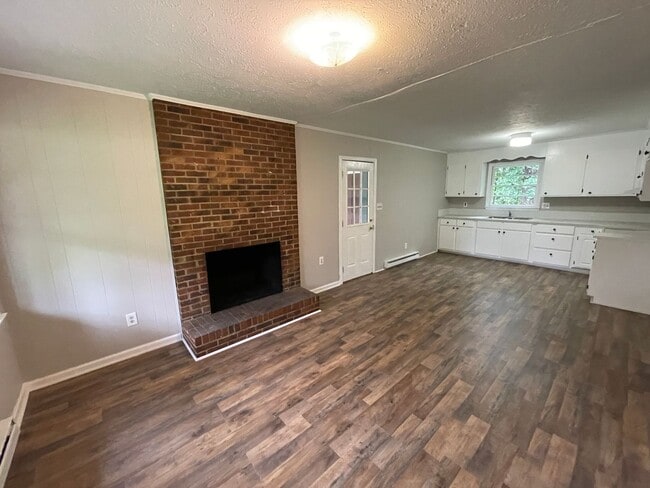 Photo - Freshly painted 2 bedroom 1 bath house- Pet Friendly!