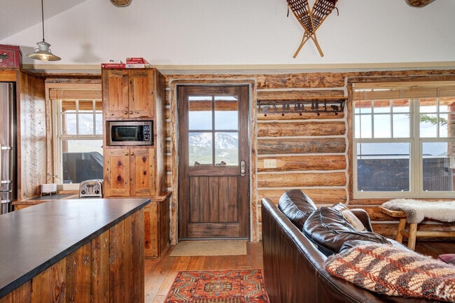 Building Photo - 7 Cowboy Heaven Spur Rd Rental