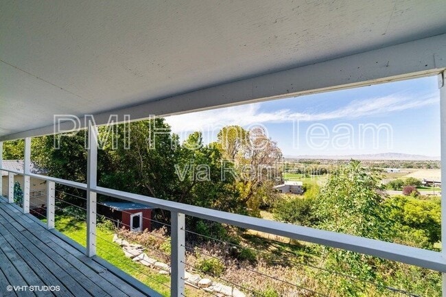 Photo - 953 N Compton Rd