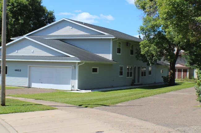2 BR, 2 car garage - 4602 Speros Ln Townhome