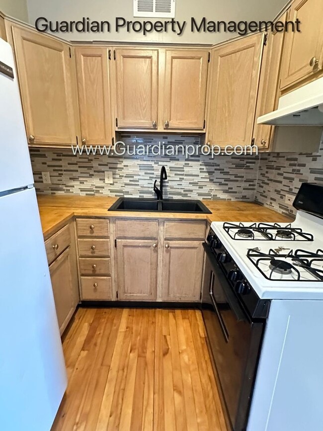 Photo - Kenwood Apartment, Private Entry, Parking, Pets Welcome, Video Walk Through Unit #6