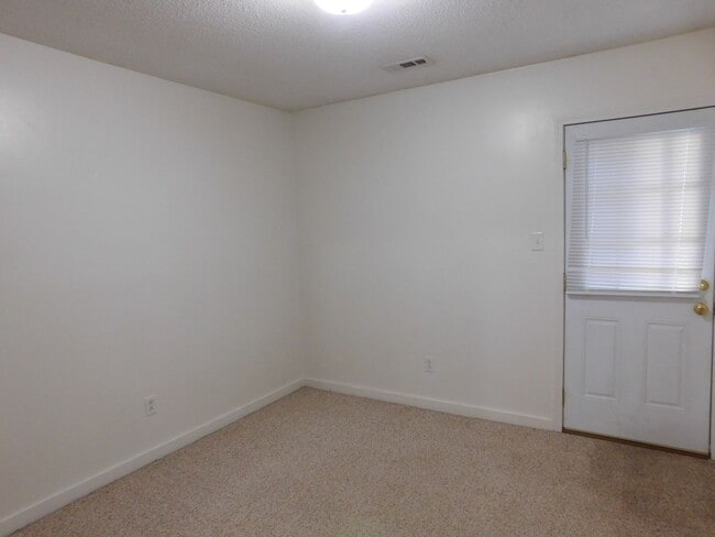 Photo - 1512 College Way