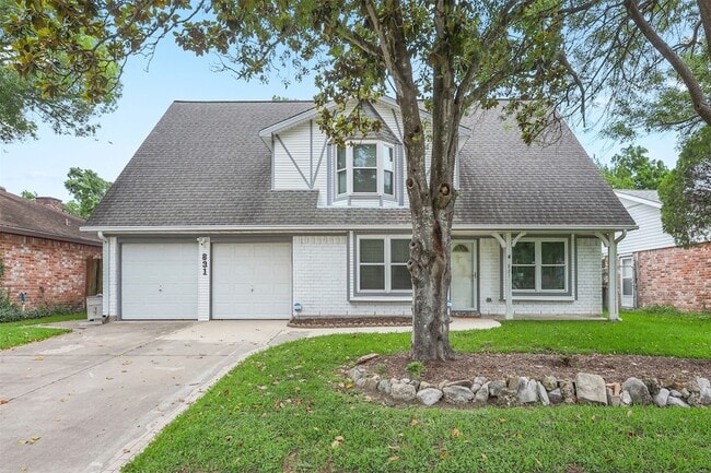 Photo - 831 Silverpines Rd House