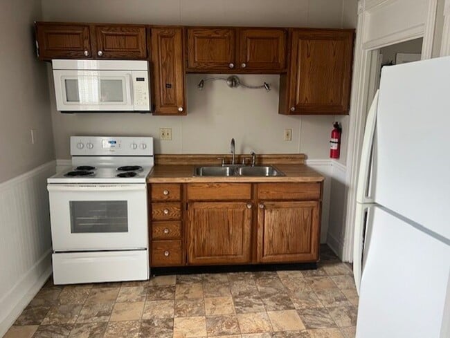 Building Photo - 307 Lincoln St Unit C Rental