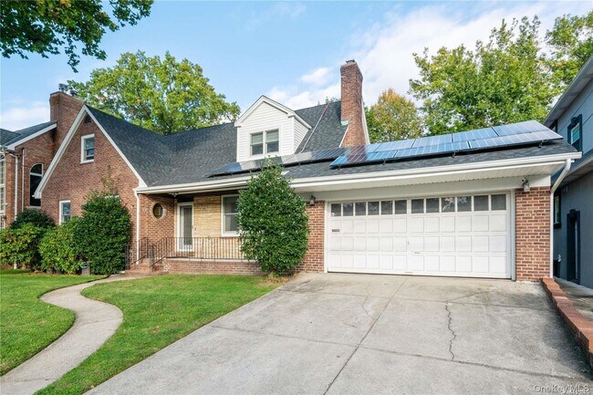 Building Photo - 29-33-33 212th St Unit 1F