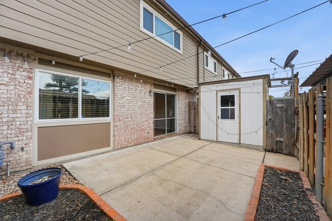 Building Photo - 2325 Triway Ln Unit 208