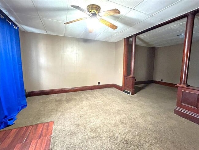 Photo - 214 W Warren St