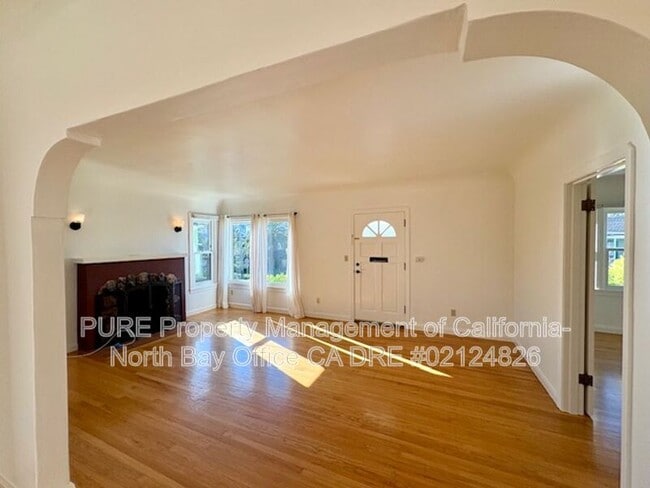 Building Photo - 400 Upham St