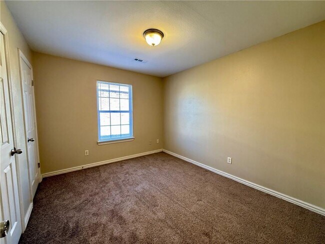 Photo - 300-300 Graystone Cir Unidad 300 Graystone