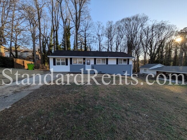 Building Photo - 129 Long Dr SW